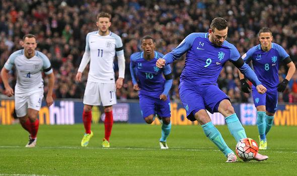 位球迷自发 位球迷自发