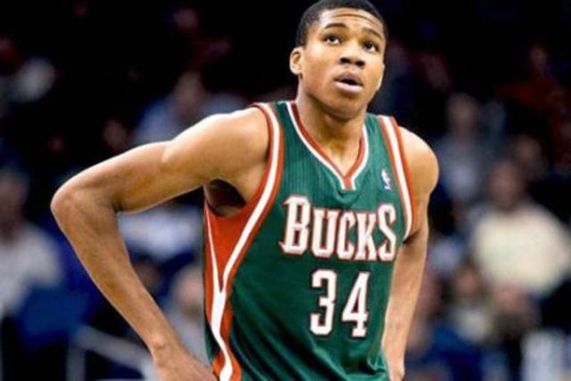 三战两胜日本队 法国乒乓男队历史性摘铜