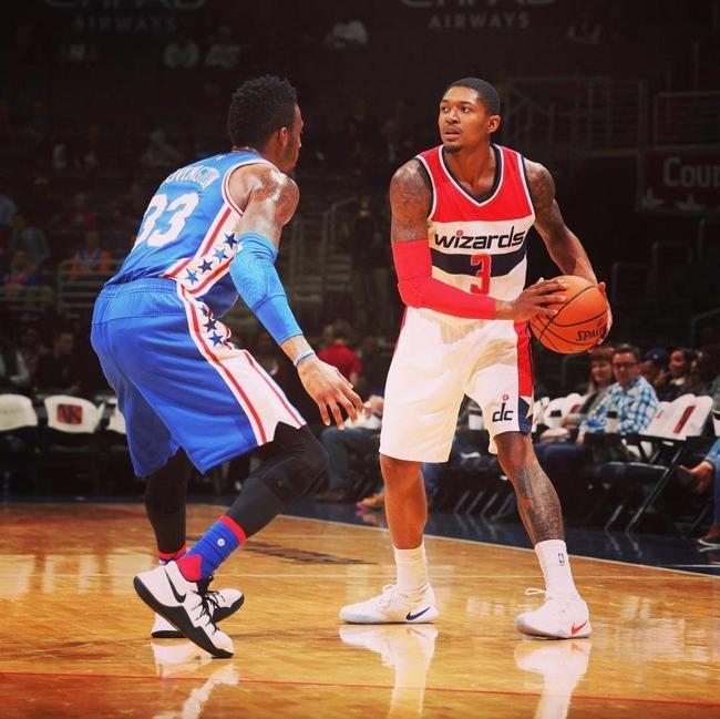 是货量多还是滞销了?马竞官方商店里全是阿尔瓦雷斯球衣