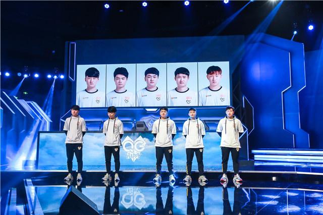 经过一个短 经过一个短