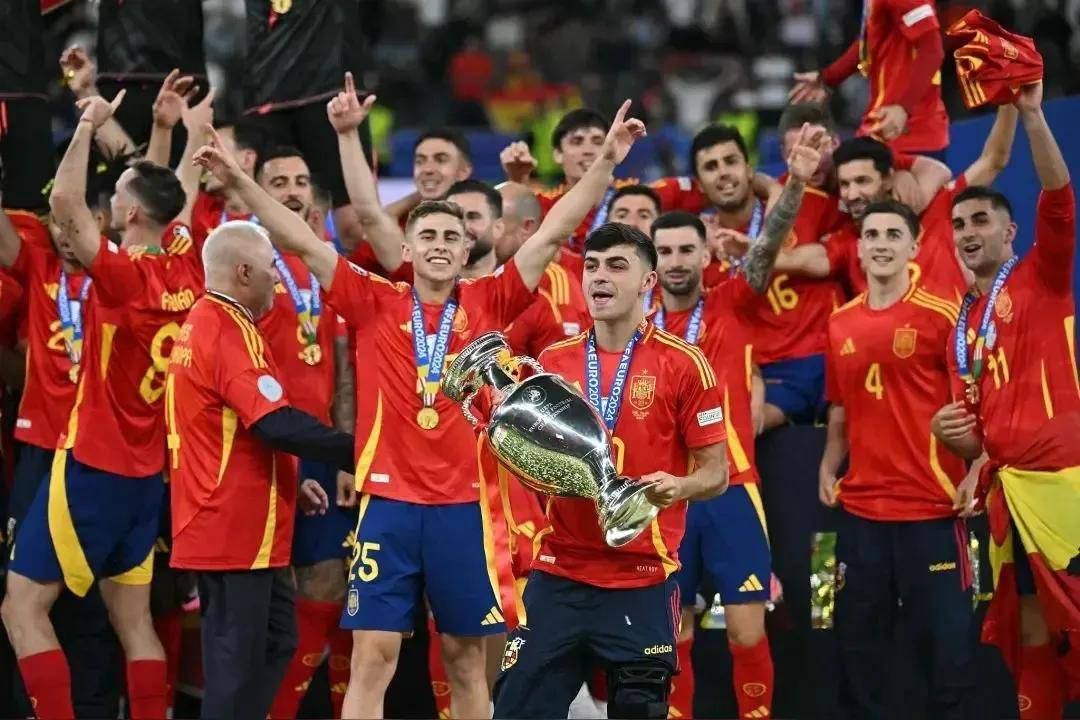 更是凭借此 更是凭借此