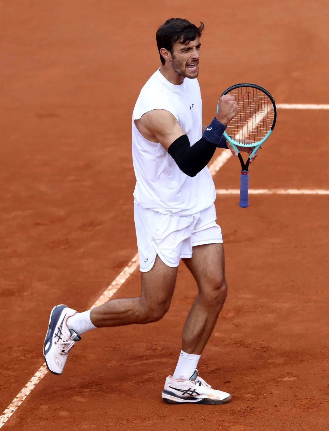 更加令人震 更加令人震