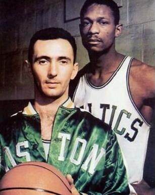 小小里程碑！米切尔生涯三分1608平理查德森 排名历史第40&现役20.