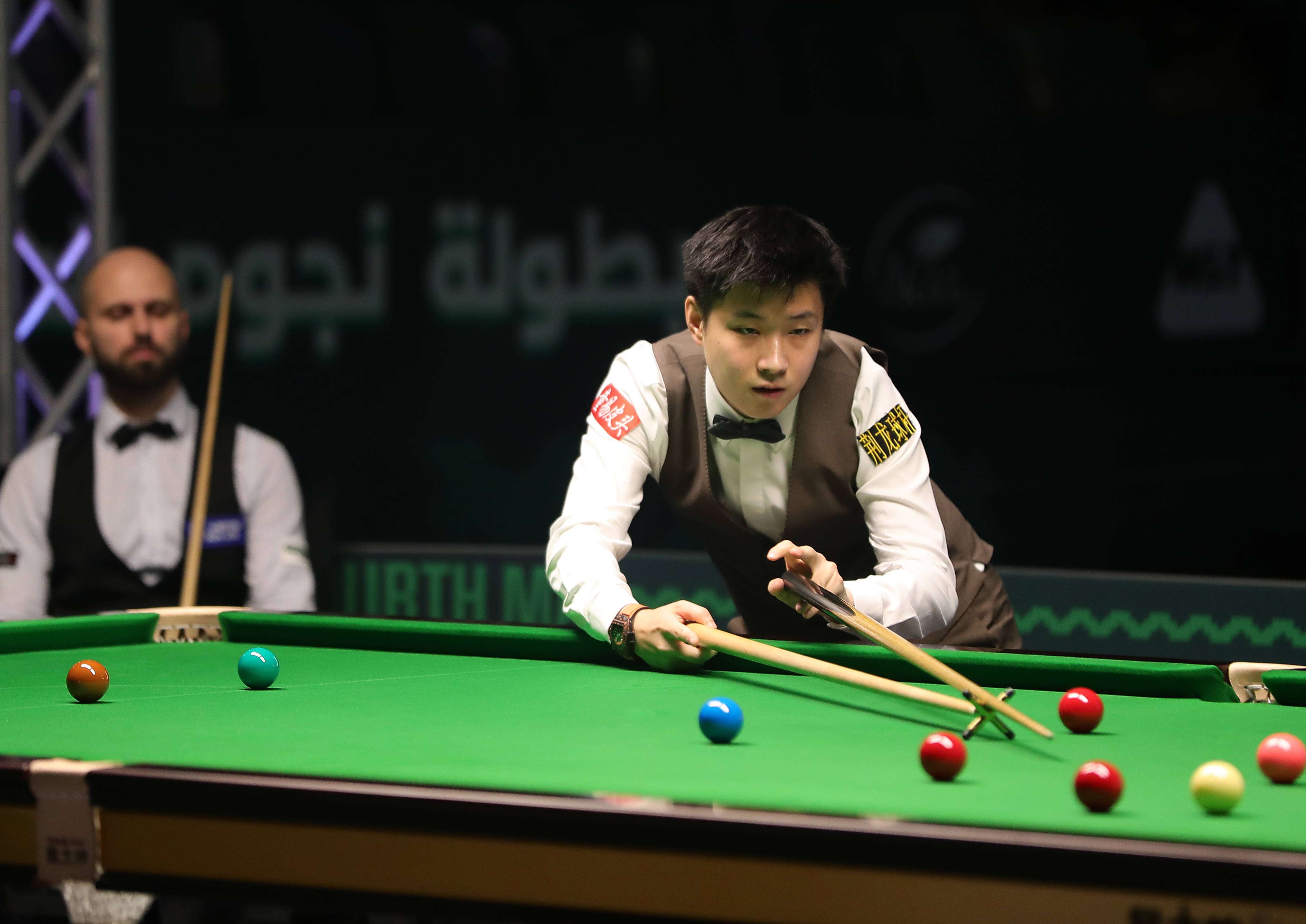 体育中超：缺兵少将 山东泰山0-3不敌上海申花