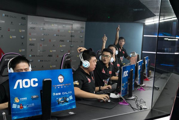 国足连续第六届无缘世界杯！体坛周报：每次剧情却大有不同 总有魔咒怪圈